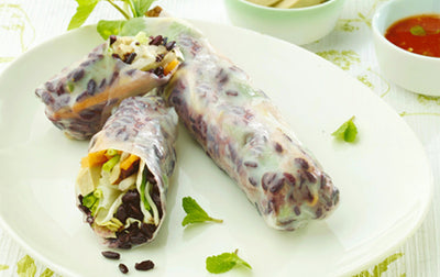 Summer rolls with black rice