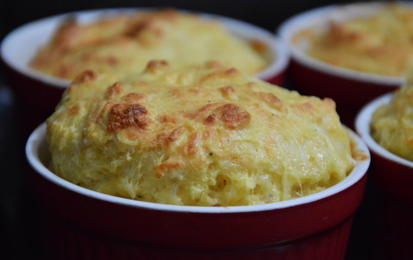 Körniges Ziegenkäse-Soufflé mit marinierten Blutorangen