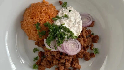 Cremiges Veggie Gyros mit Tomatenreis & Tzatziki