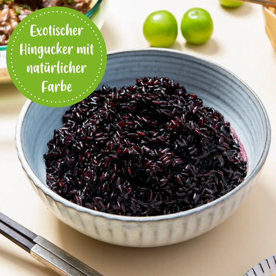 Schwarzer Reis von Lotao als exotischer Hingucker auf dem Tisch mit natürlicher Farbe