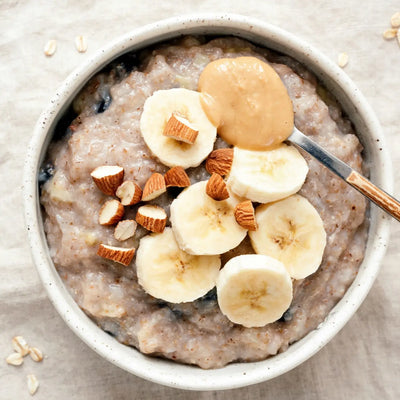 Veganes BIO Haferproteinpulver von Lotao ist ideal für proteinreiches Porridge