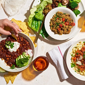 In der Abo-Kategorie bietet Lotao eine Auswahl an veganen Bio-Gerichten wie Chili sin Carne und Bolognese an, hier im Kategoriebanner Mobil zubereitete Lotao-Produkten.
