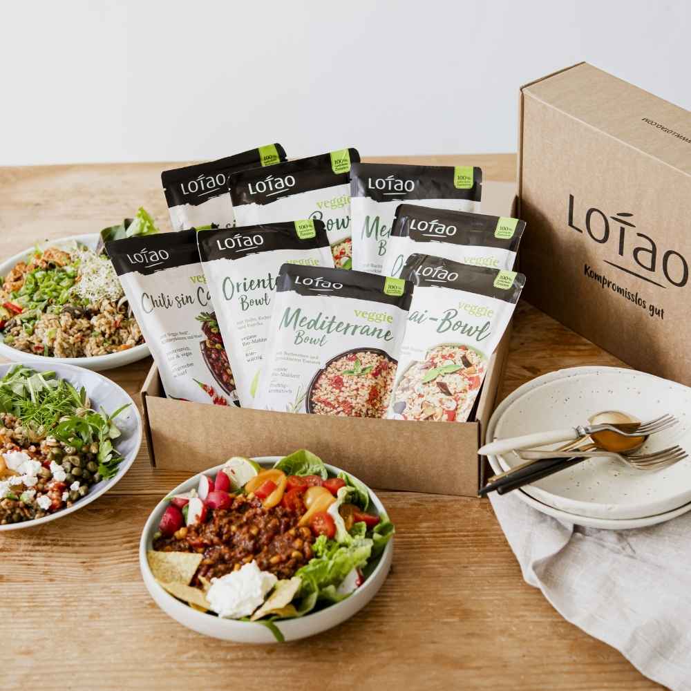 Unboxing der Lotao Bowl Box mit 8 Einheiten von bio-veganen Fertiggerichten für den schnellen und einfachen Genuss