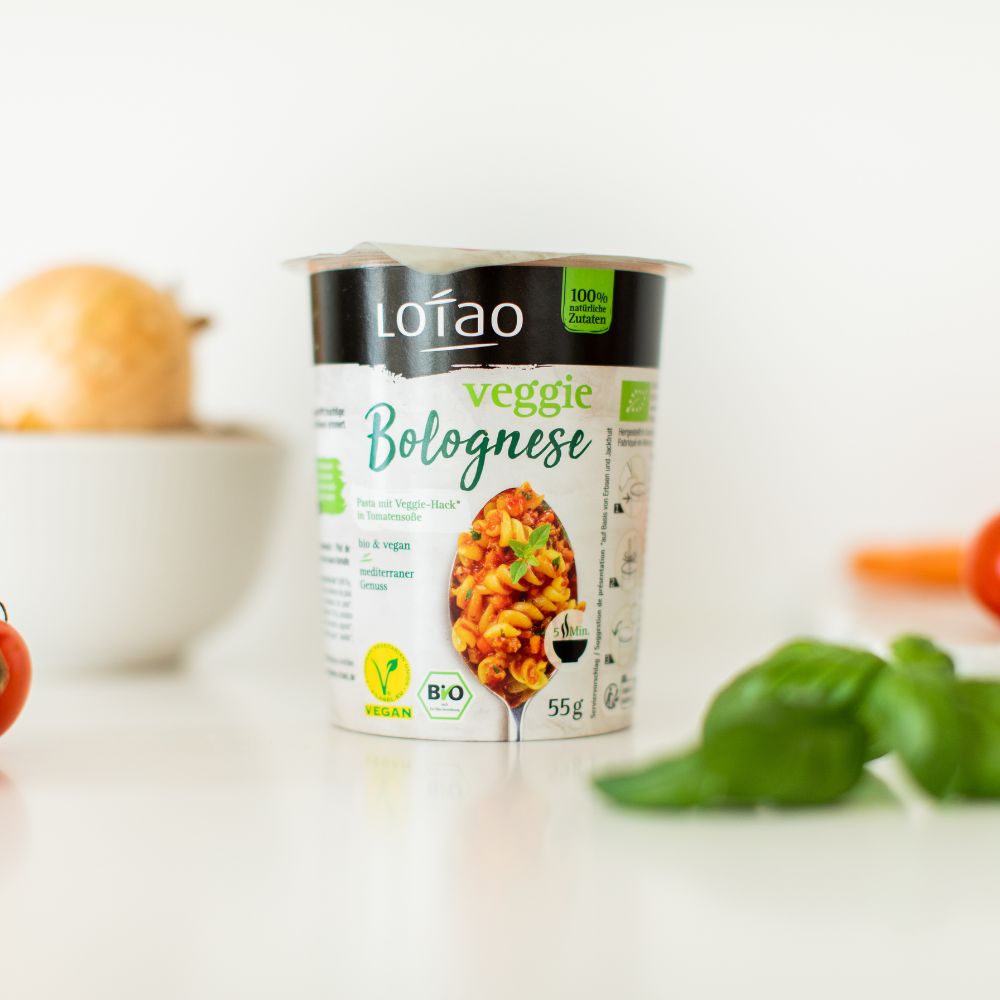 Bio-veganer Jackpot 5-Minuten Terrine von Lotao Packung mit Zutaten in Geschmack Veggie Bolognese
