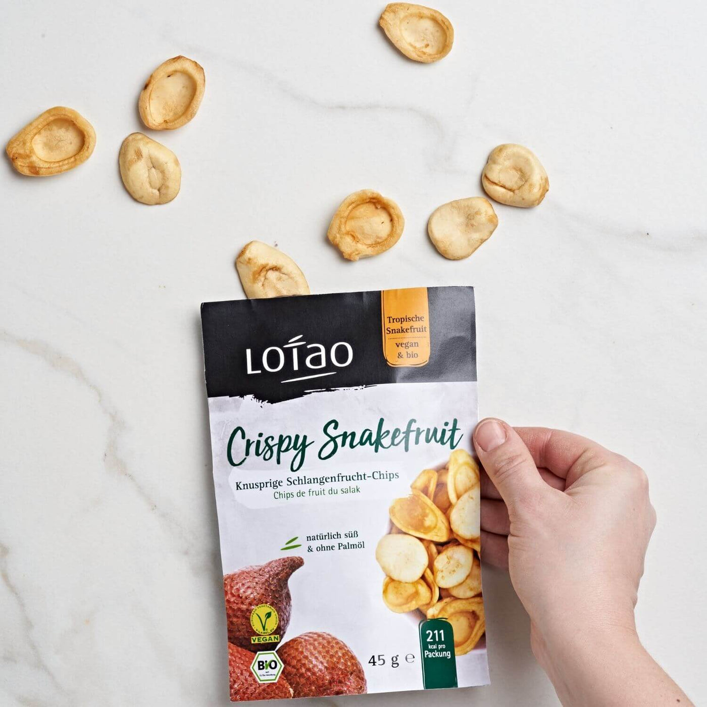 Die Crispy Snakefruit Chips von Lotao enthalten pure Schlangenfrucht in Bio-Qualität mit natürlicher Süße und ohne Palmöl.